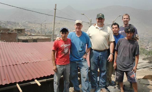 Construction team with roofing project in Collique, Peru
