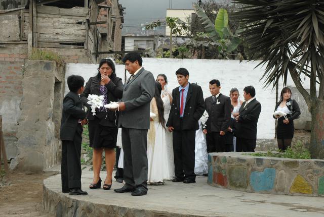 Outdoor wedding ceremony in Collique, Peru